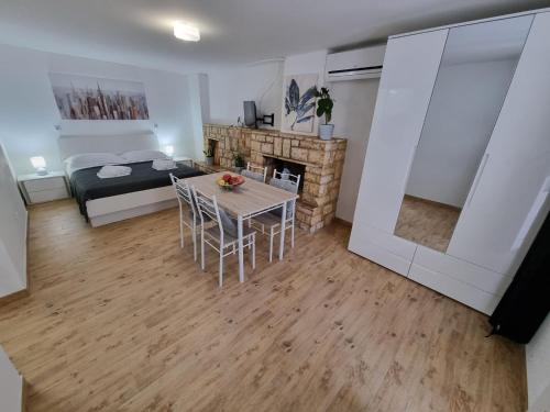 Apartment Wunderschöne Wohnung in Dramalj 70m vom Meer entfernt by Interhome