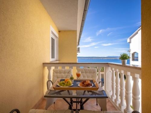 Apartment Wohnung mit Terrasse und Meerblick by Interhome