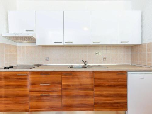 Apartment Wohnung mit Terrasse und Meerblick by Interhome