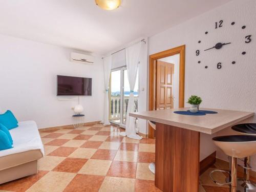 Apartment Wohnung mit Balkon und Meerblick by Interhome