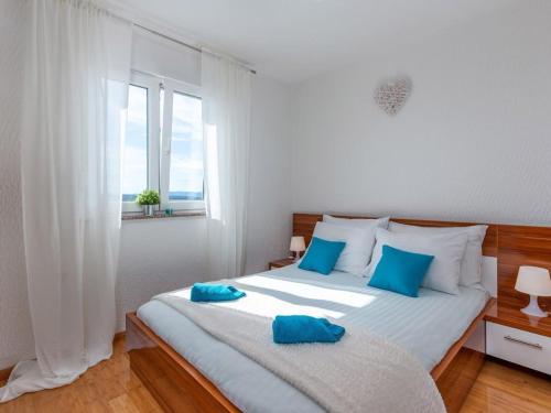 Apartment Wohnung mit Balkon und Meerblick by Interhome