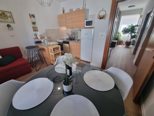 Apartment Wohnung 10m vom Strand entfernt by Interhome