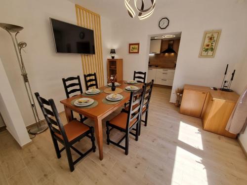 Apartment Bruno mit Blick auf das Wasser by Interhome