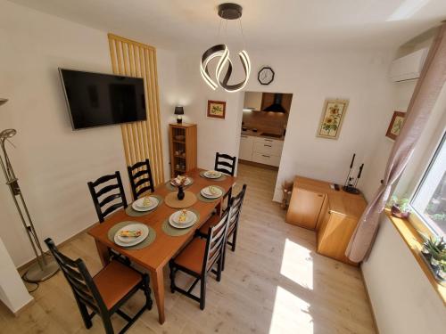 Apartment Bruno mit Blick auf das Wasser by Interhome