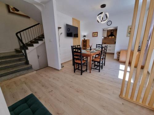 Apartment Bruno mit Blick auf das Wasser by Interhome
