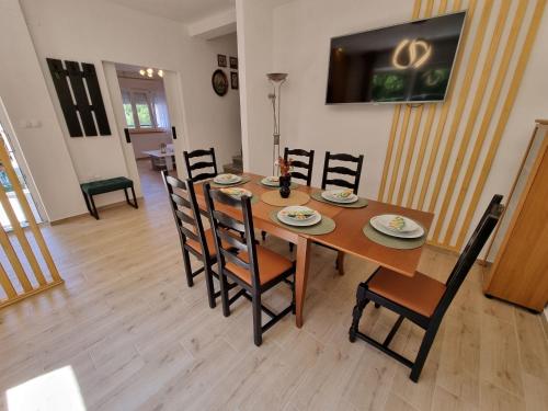 Apartment Bruno mit Blick auf das Wasser by Interhome