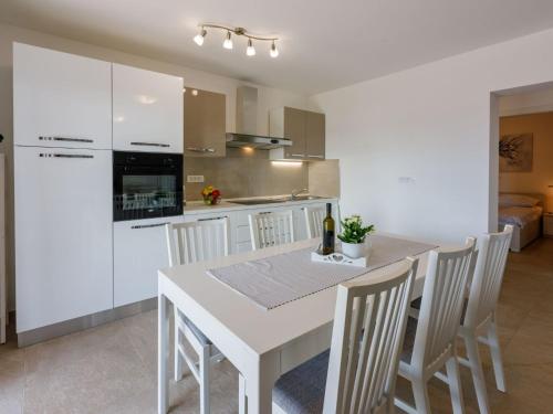 Apartment Wohnung im Erdgeschoss mit Terrasse by Interhome