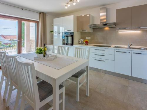 Apartment Wohnung im Erdgeschoss mit Terrasse by Interhome