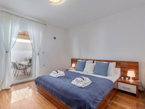 Apartment Wohnung mit Terrasse und Meerblick by Interhome