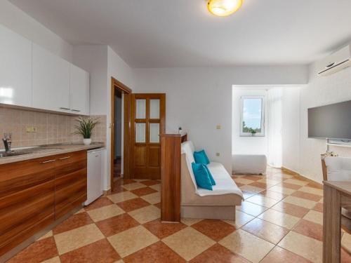 Apartment Wohnung mit Terrasse und Meerblick by Interhome
