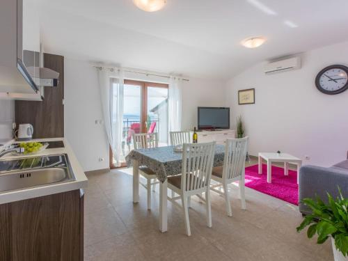 Apartment Wohnung mit Panoramablick aufs Meer by Interhome