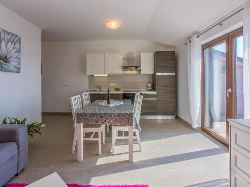 Apartment Wohnung mit Panoramablick aufs Meer by Interhome