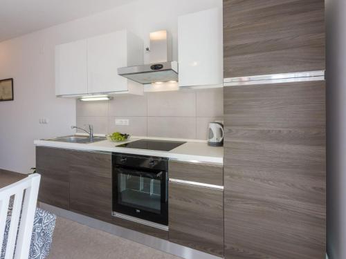 Apartment Wohnung mit Panoramablick aufs Meer by Interhome
