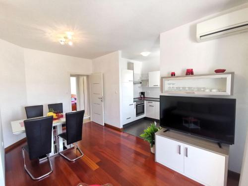 Apartment Wohnung für 4 Personen- 50m vom Strand entfernt by Interhome