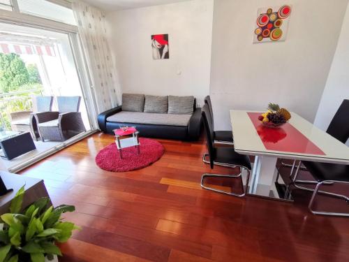 Apartment Wohnung für 4 Personen- 50m vom Strand entfernt by Interhome