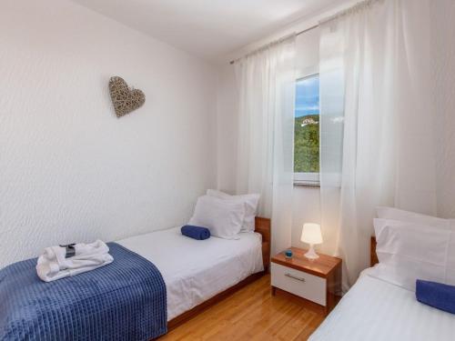 Apartment Wohnung mit Terrasse und Meerblick by Interhome
