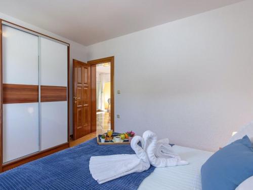 Apartment Wohnung mit Terrasse und Meerblick by Interhome