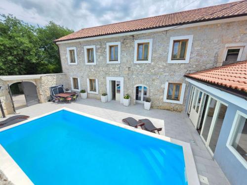 Holiday Home Steinhaus mit privatem Außenpool by Interhome