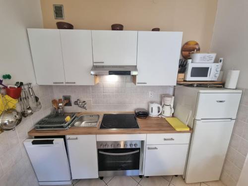 Apartment Wohnung in toller Lage- 10m vom Strand entfernt by Interhome