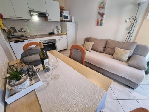 Apartment Wohnung in toller Lage- 10m vom Strand entfernt by Interhome