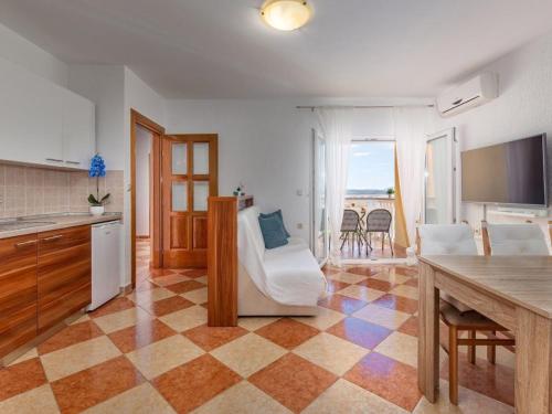 Apartment Wohnung mit Terrasse und Meerblick by Interhome