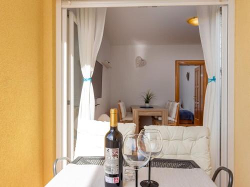 Apartment Wohnung mit Terrasse und Meerblick by Interhome