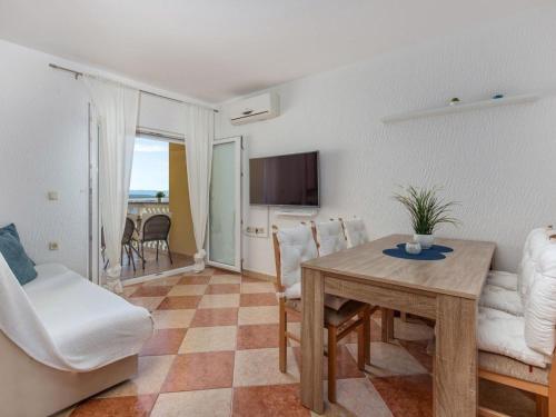 Apartment Wohnung mit Terrasse und Meerblick by Interhome