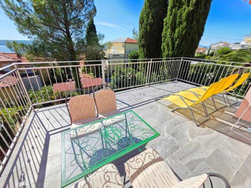 Apartment Wohnung mit Terrasse- 150 m vom Sandstrand entfernt by Interhome