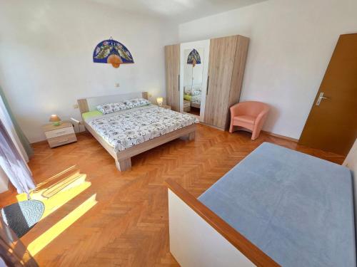 Apartment Wohnung mit Terrasse- 150 m vom Sandstrand entfernt by Interhome
