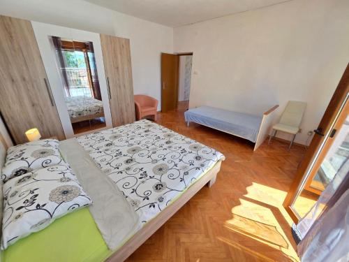 Apartment Wohnung mit Terrasse- 150 m vom Sandstrand entfernt by Interhome
