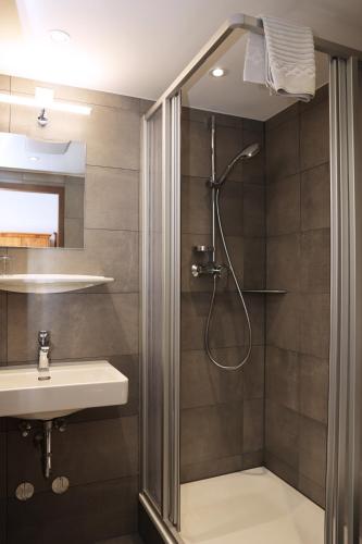 a bathroom with a shower and a sink at Hotel Garni Post in Grainau