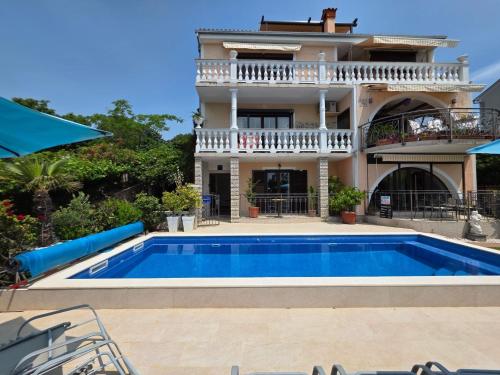 Apartment Wohnung mit Terrasse - Gemeinschaftspool by Interhome