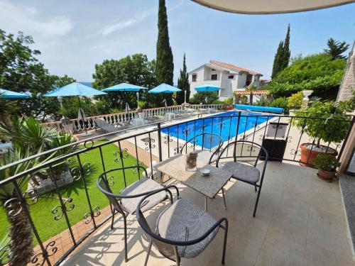 Apartment Wohnung mit Terrasse - Gemeinschaftspool by Interhome