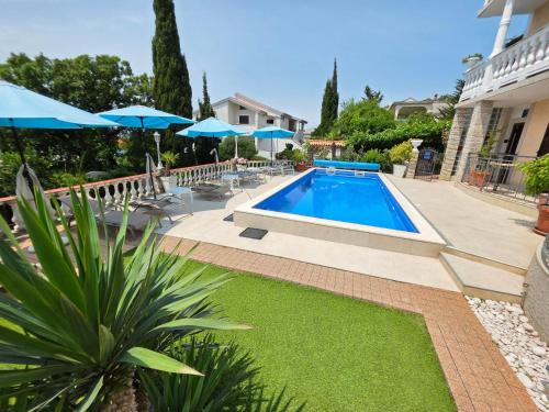 Apartment Appartement mit Balkon - gemeinsamer Pool und Terrasse by Interhome