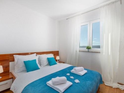 Apartment Wohnung mit Balkon und Meerblick by Interhome