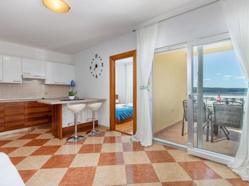Apartment Wohnung mit Balkon und Meerblick by Interhome