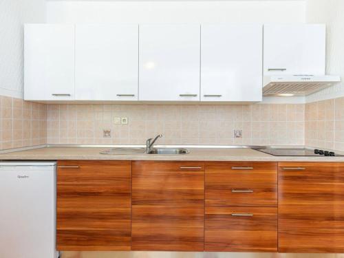 Apartment Wohnung mit Terrasse und Meerblick by Interhome