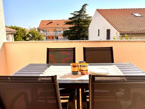 Apartment Wohnung mit Balkon und Meerblick by Interhome