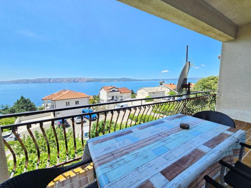 Apartment Wohnung für 7 Personen mit Terrasse und Meerblick by Interhome