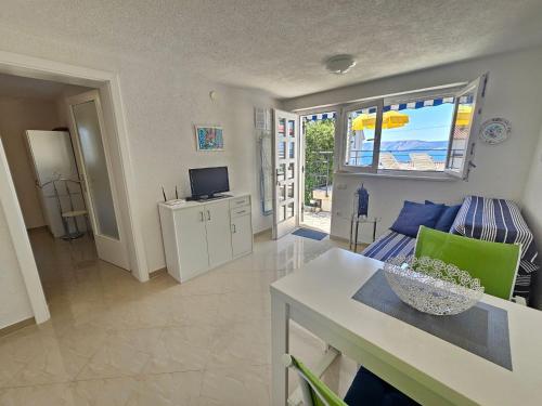 Apartment Wohnung mit Terrasse- Grill- Parkplatz by Interhome
