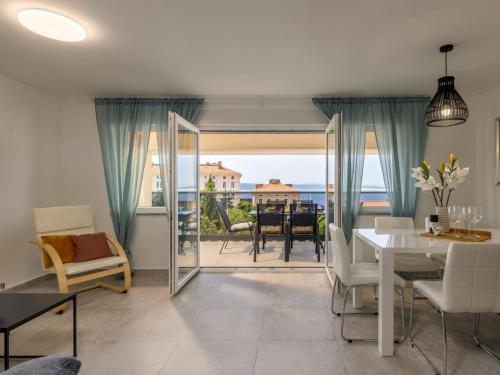 Apartment Modernes Apartment in Crikvenica mit Gemeinschaftspool by Interhome