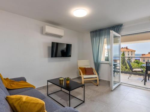 Apartment Modernes Apartment in Crikvenica mit Gemeinschaftspool by Interhome