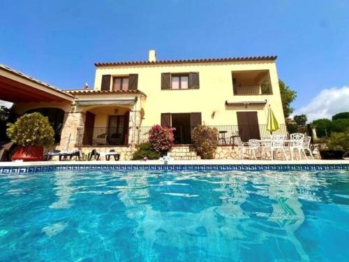 Villa Tranquila Large luxury 3 bedroomed 2 bathrooms private Villa with pool and Sea Views in Calonge Sant Antoni de Calonge