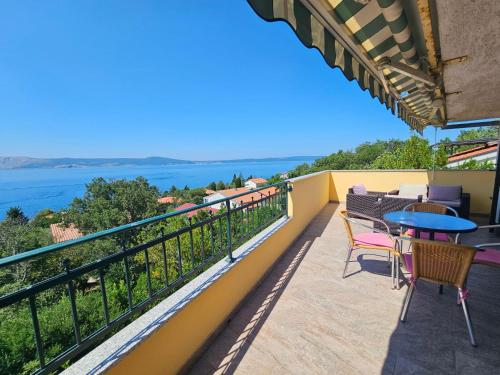 Apartment Wohnung mit Meerblick- 150 m vom Strand entfernt by Interhome