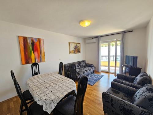 Apartment Wohnung mit Meerblick- 150 m vom Strand entfernt by Interhome