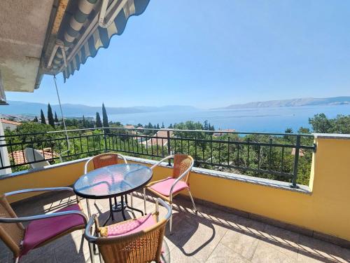 Apartment Wohnung mit Meerblick- 150 m vom Strand entfernt by Interhome