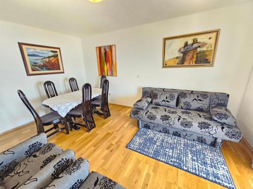 Apartment Wohnung mit Meerblick- 150 m vom Strand entfernt by Interhome