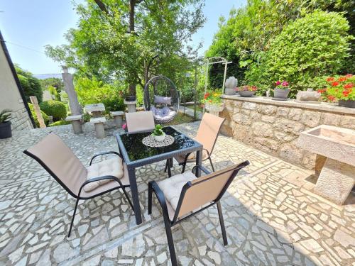 Apartment Wohnung mit Terrasse- 200m vom Strand entfernt by Interhome