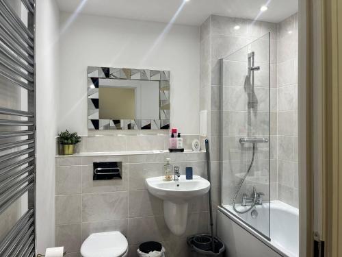 a bathroom with a sink and a shower and a toilet at Prime Location - Apt - Stay 4 - Lakeside - Parking in Grays Thurrock