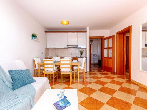 Apartment Wohnung mit Balkon und Meerblick by Interhome